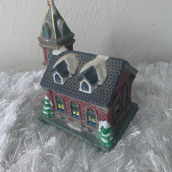 Cobblestone Corners Windham Heights Church/Cathedral Christmas Village 2004 EUC - Picture 2 of 9